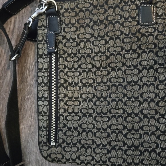 Coach Signature C black crossbody - Picture 6 of 13